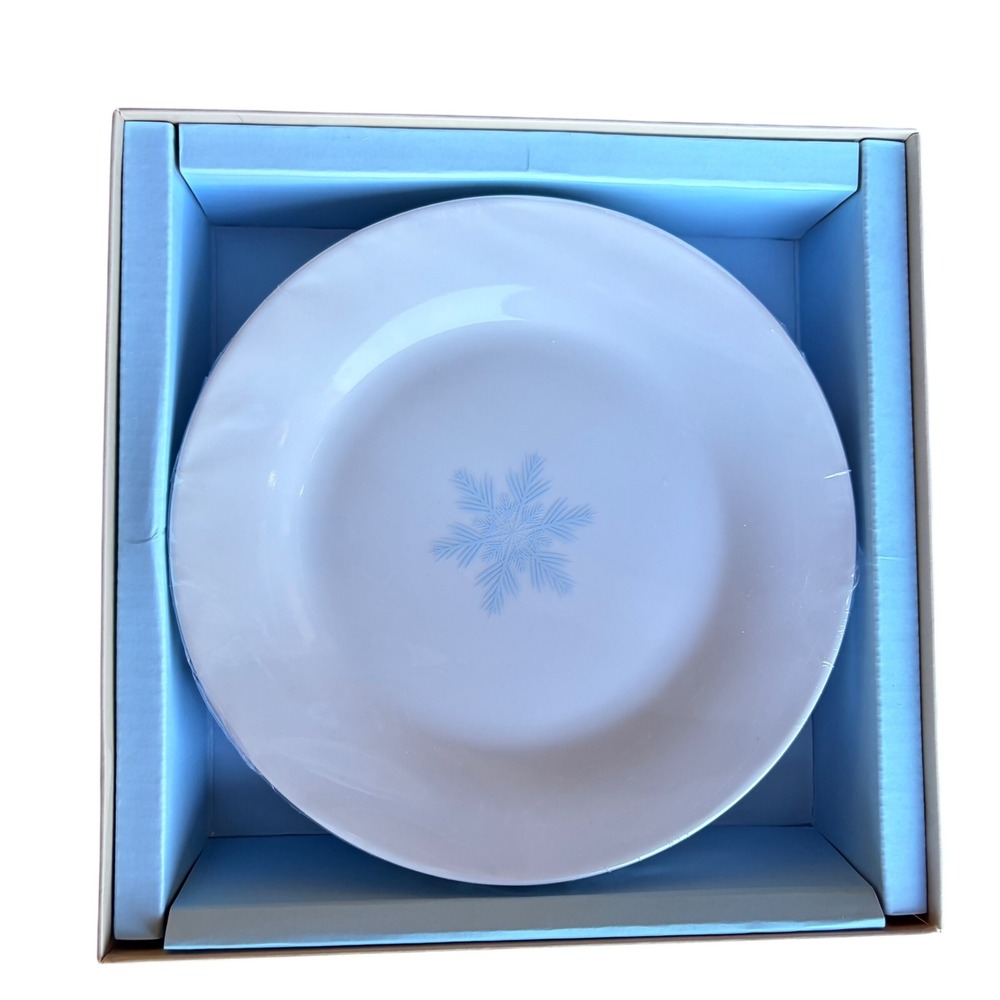 Avon Winter Soft Plate Gift Set 4pc White Blue Snowflake Salad Dessert Plates